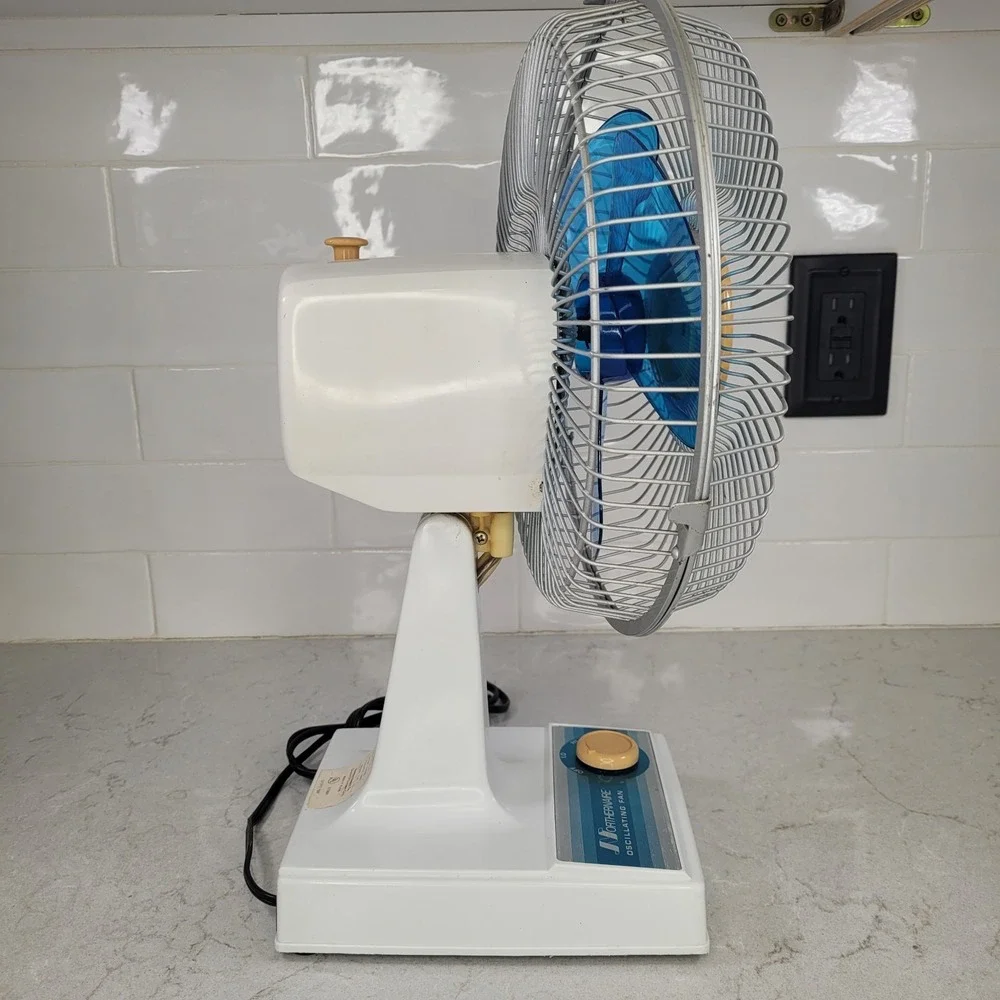 Vintage Northernaire Oscillating Fan 2909 BLUE BLADES! 2 speed Quiet!